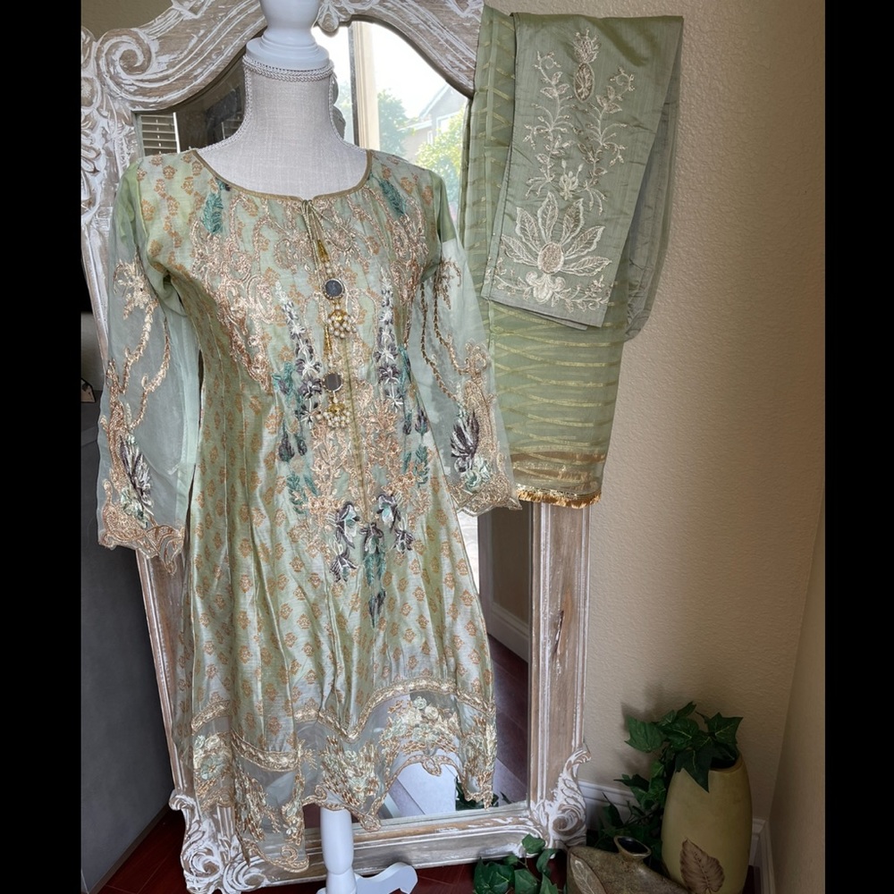 Pakistani outfit
